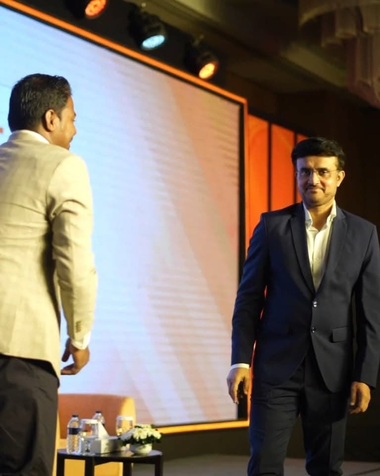 হোস্ট করার সুযোগ পেয়ে কঠিন একটা প্রশ্ন করে ফেললাম দাদাকে!