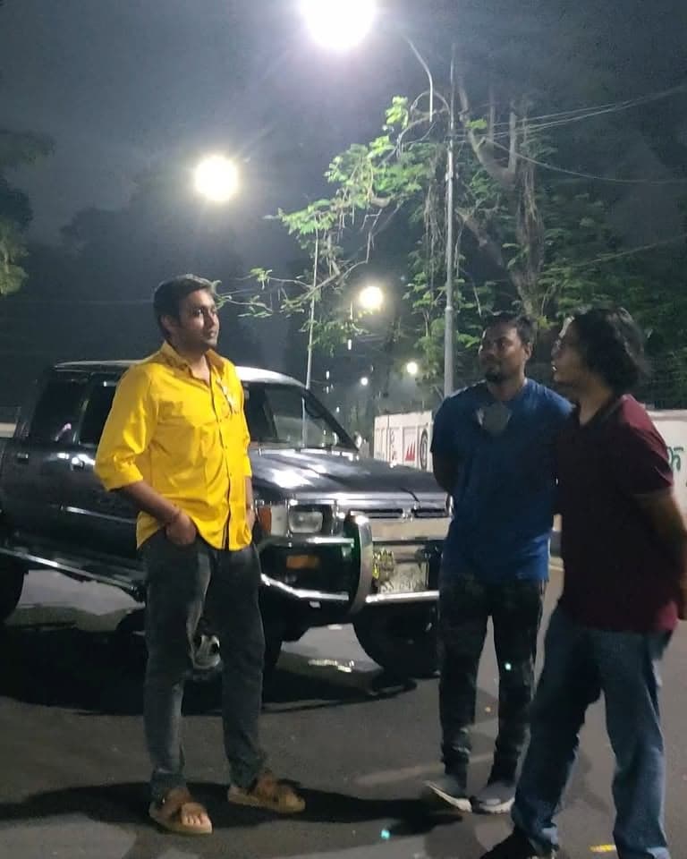 রাত ১টা থেকে ৪টা পর্যন্ত রেজা ভাইয়ের অফরোড কারের ট্রাঙ্কে বসে ঢাকার অন্যরকম একটা রূপ নিজের চোখে দেখা আর বন্ধু শামসের ফটোগ্রাফিতে Surreal সেই মুহূর্তগুলো বন্দি করে রাখা
