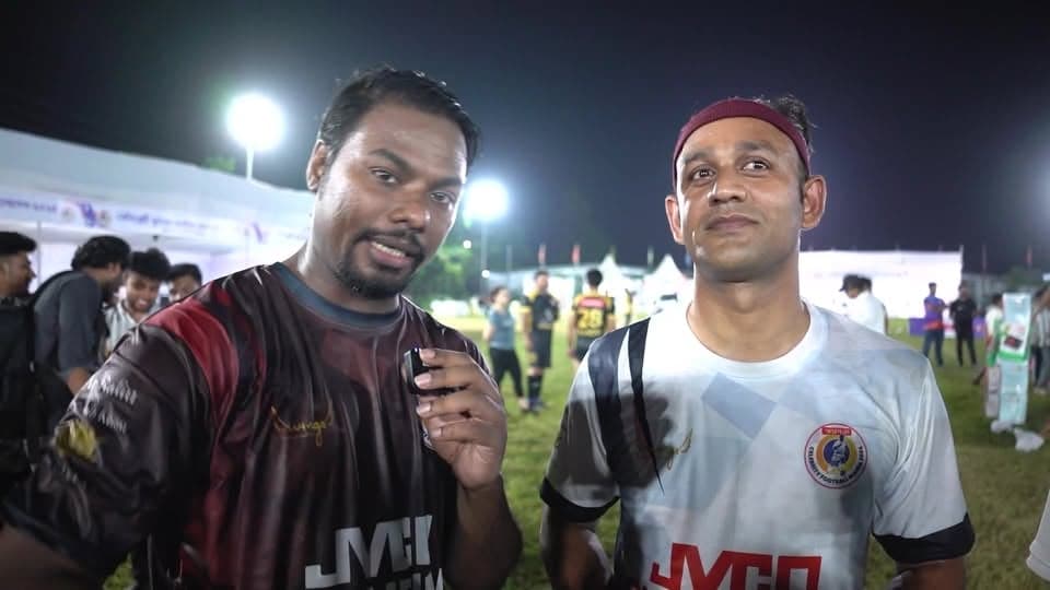 কেমন ফুটবল খেলে কন্টেন্ট ক্রিয়েটররা? সুমন ভাই কি আসলেও জাল ছিঁড়ে গোল দেয়? এই ভ্লগে পুরো টিমের সাথে থেকে দেখে ফেলেন পুরো টুর্নামেন্টের সবগুলো ম্যাচ আর টিম ডাগআউটের সব আড্ডা!
